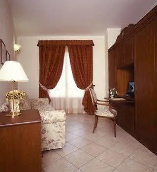 Hotel La Perla Tremezzo 3*,